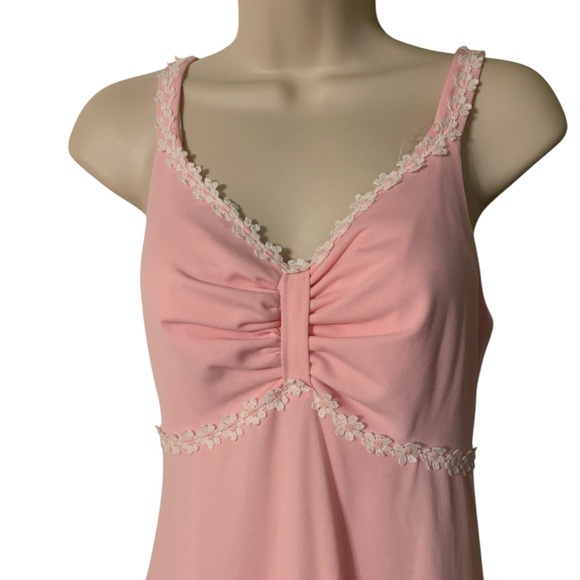 Vintage 70’s pink maxi dress with gathered bust and daisy chain details - Picture 2 of 5